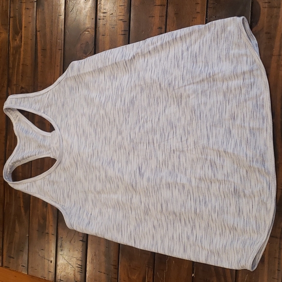 Lululemon essential tank - Picture 6 of 6